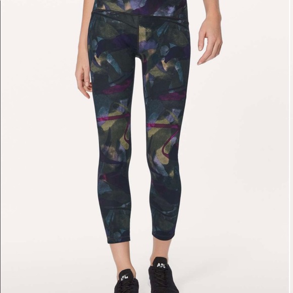 Lululemon Train Times - Picture 5 of 8